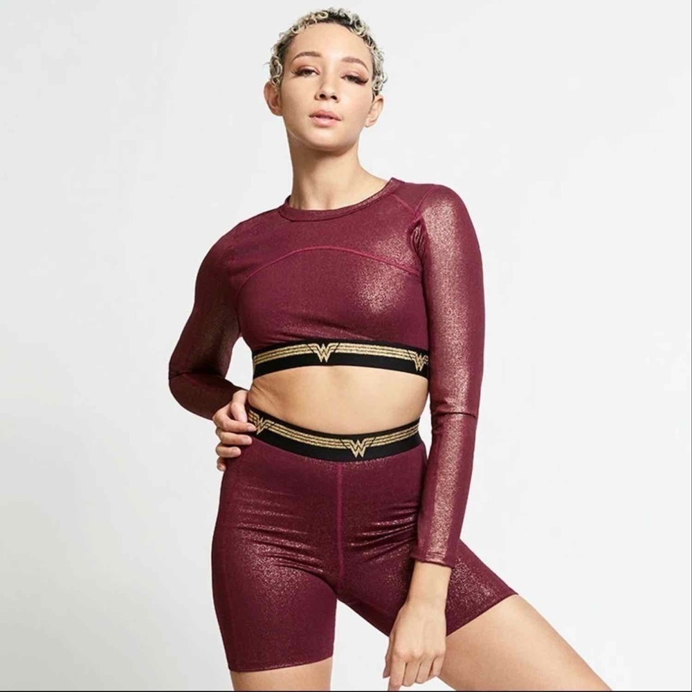 EleVen by Venus Williams Wonder Woman Crop top